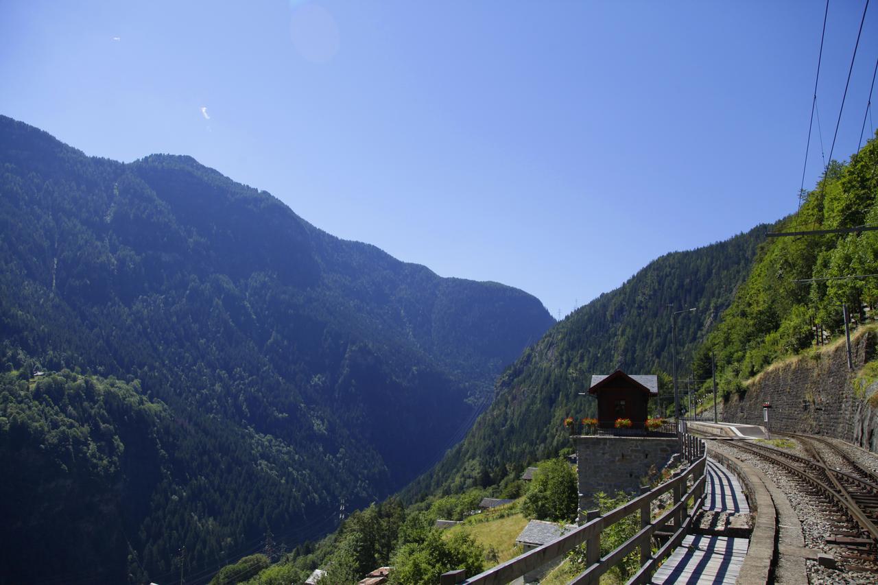 Lieu Secret Dans Les Alpes Suisses Villa Le Tretien Exterior photo