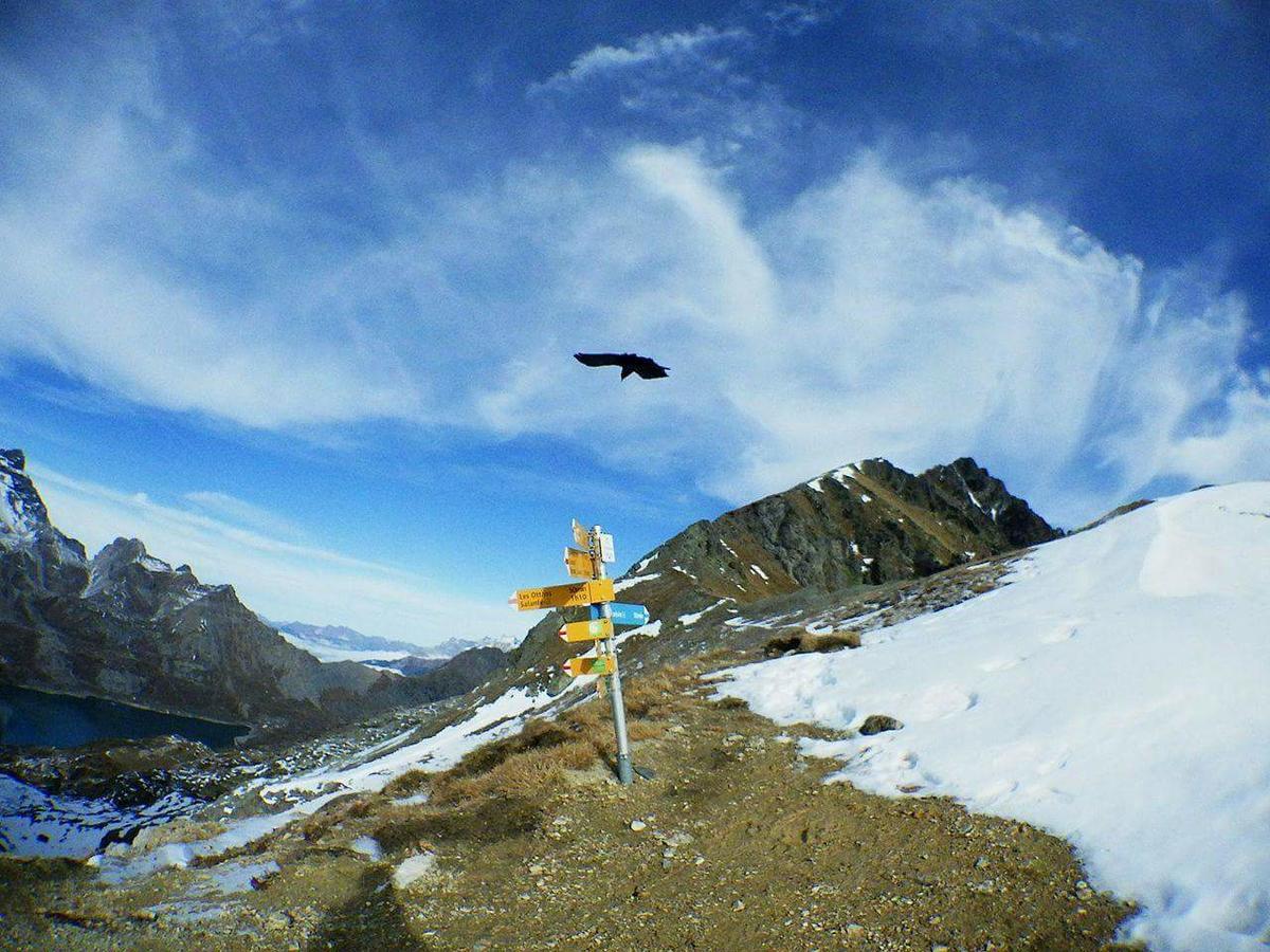 Lieu Secret Dans Les Alpes Suisses Villa Le Tretien Exterior photo