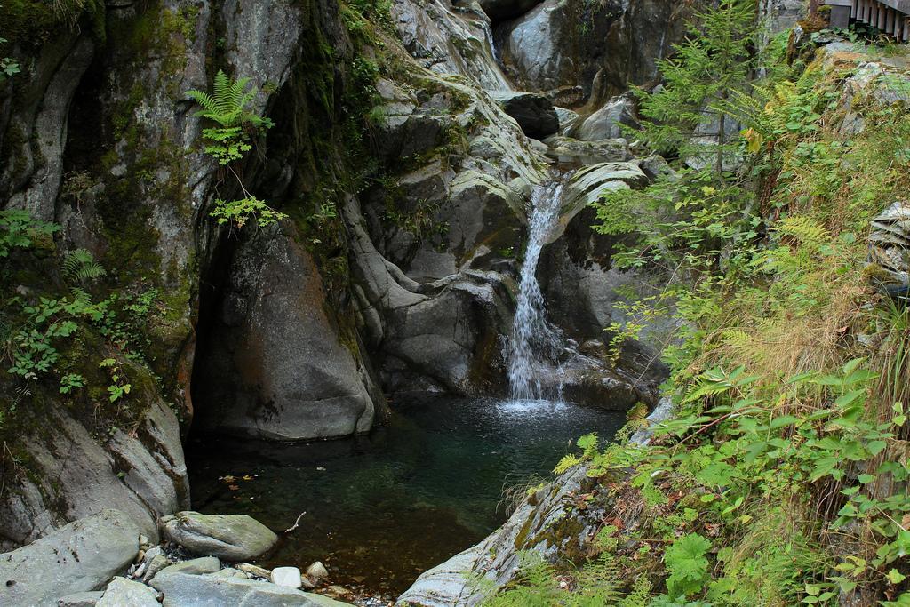 Lieu Secret Dans Les Alpes Suisses Villa Le Tretien Exterior photo